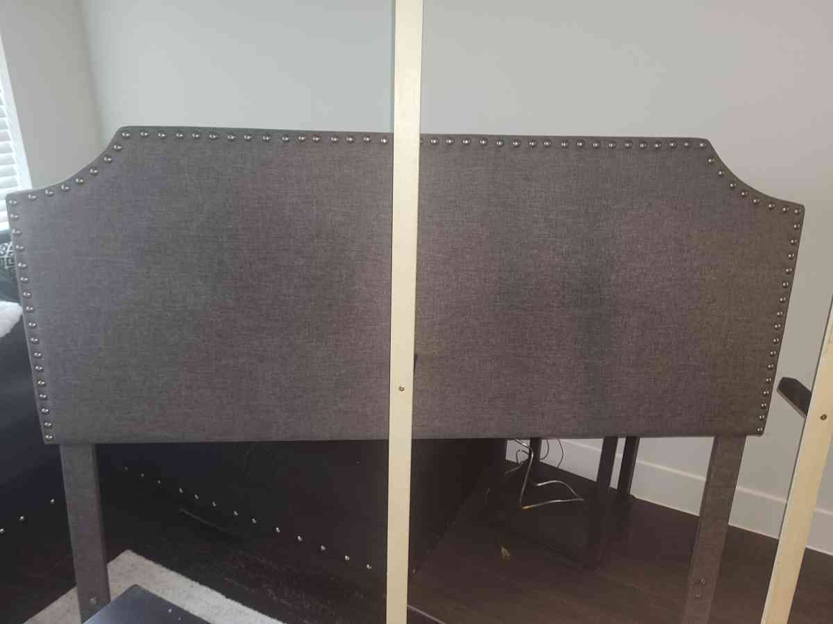 I am selling a Gray Queen Headboard and footboard bedframe - Dallas, Texas - FleaMarketBay