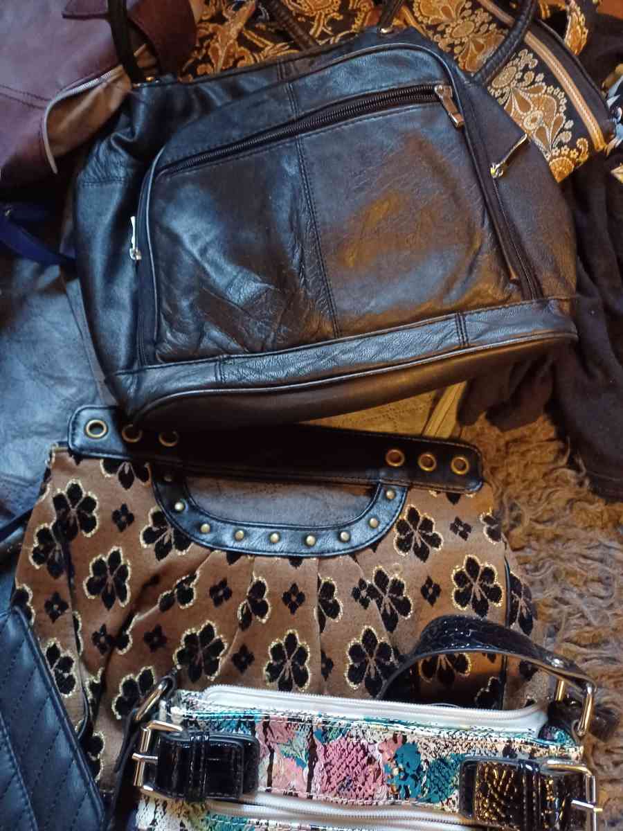 various items - New Albany, Indiana - FleaMarketBay