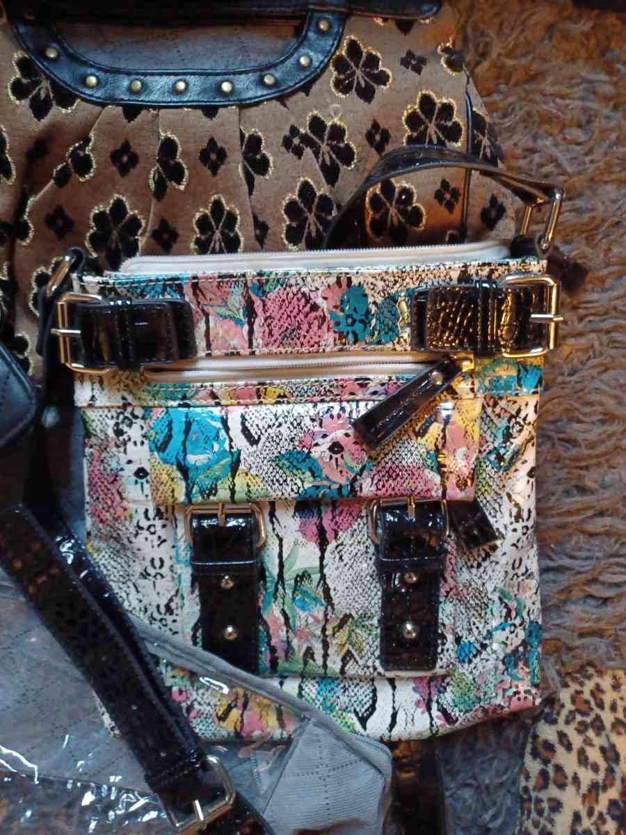 various items - New Albany, Indiana - FleaMarketBay