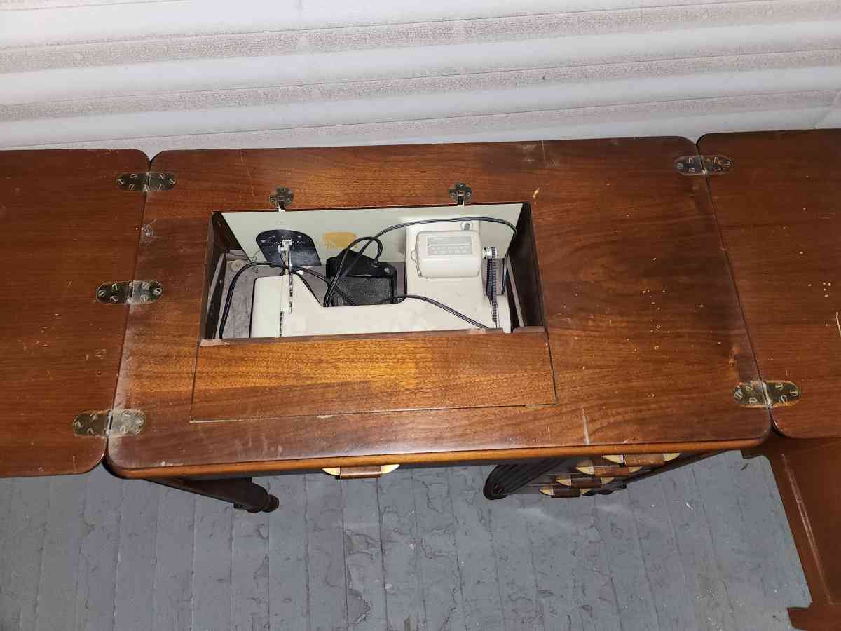 Vintage Sewing Desk With Sewing Machine - South Plainfield, New Jersey - FleaMarketBay