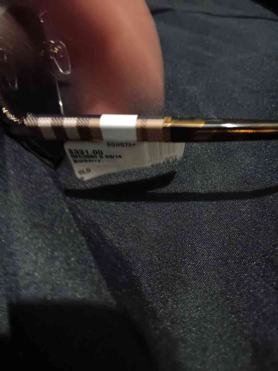 brand new Burberry sunglasses - Franklin, Ohio - FleaMarketBay