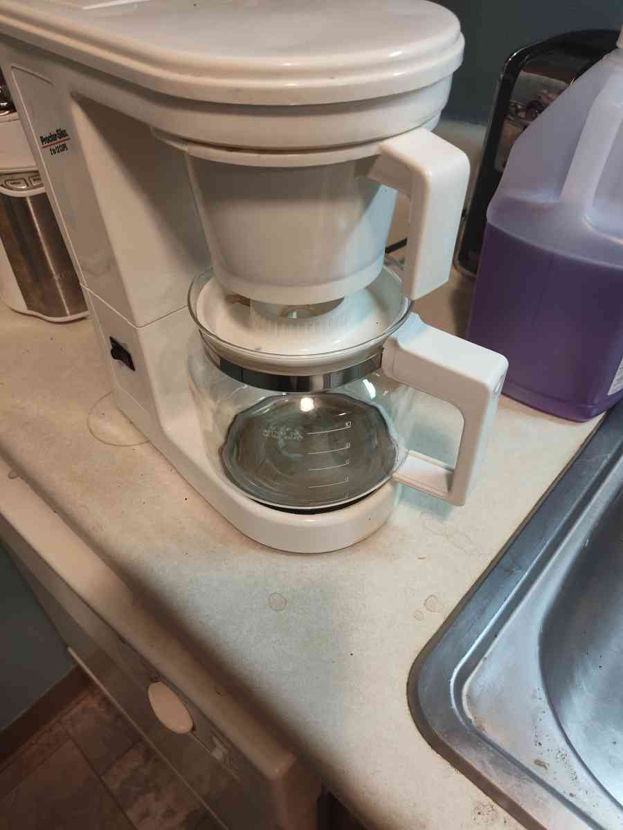 coffee pot for sale 10 bucks - Afton, Wyoming - FleaMarketBay