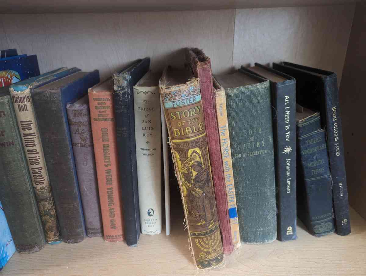 books - Altamonte Springs, Florida - FleaMarketBay