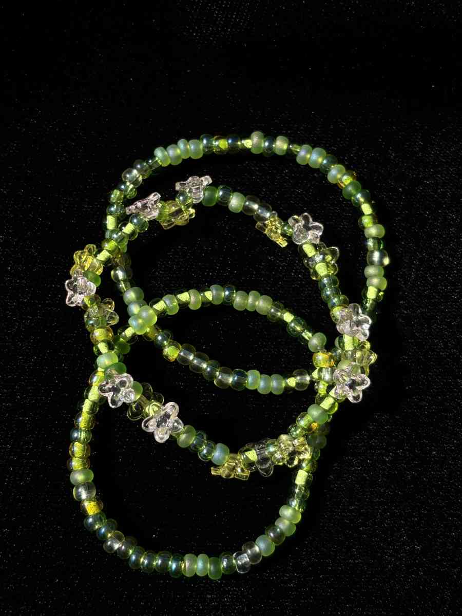 Handmade set of 3 elastic beaded bracelets - Tehachapi, California - FleaMarketBay