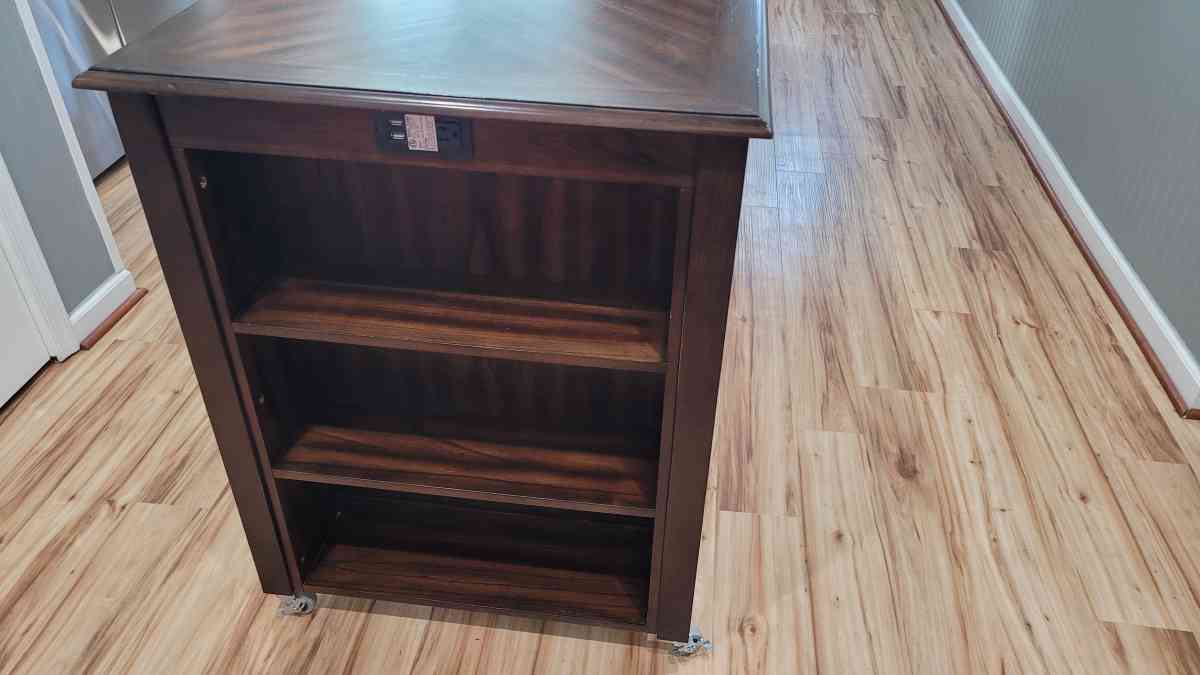 kitchen Island - Stevensville, Maryland - FleaMarketBay