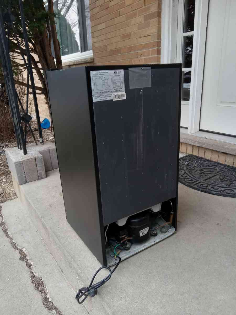 mini refrigerador listo para las chelas - Elgin, Illinois - FleaMarketBay