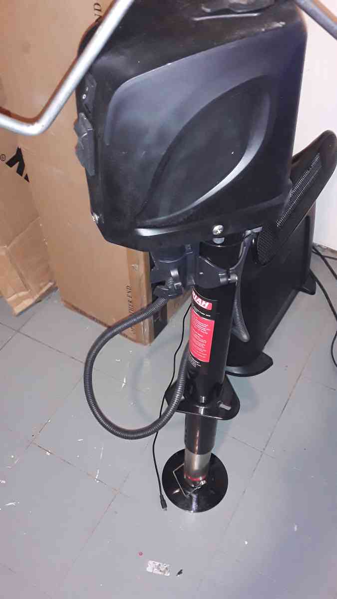 Electric Trailer Jack - Omaha, Nebraska - FleaMarketBay