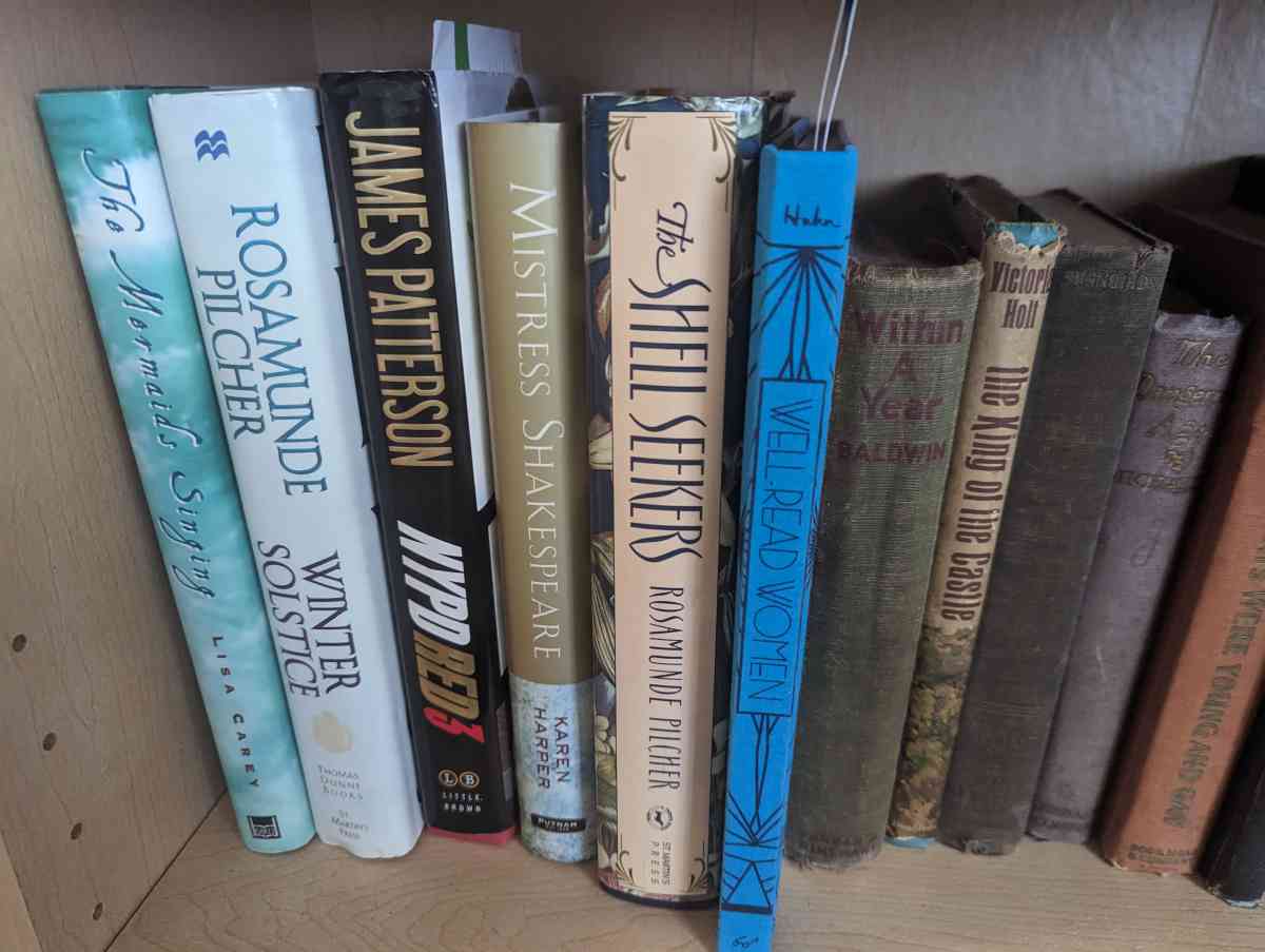 books - Altamonte Springs, Florida - FleaMarketBay