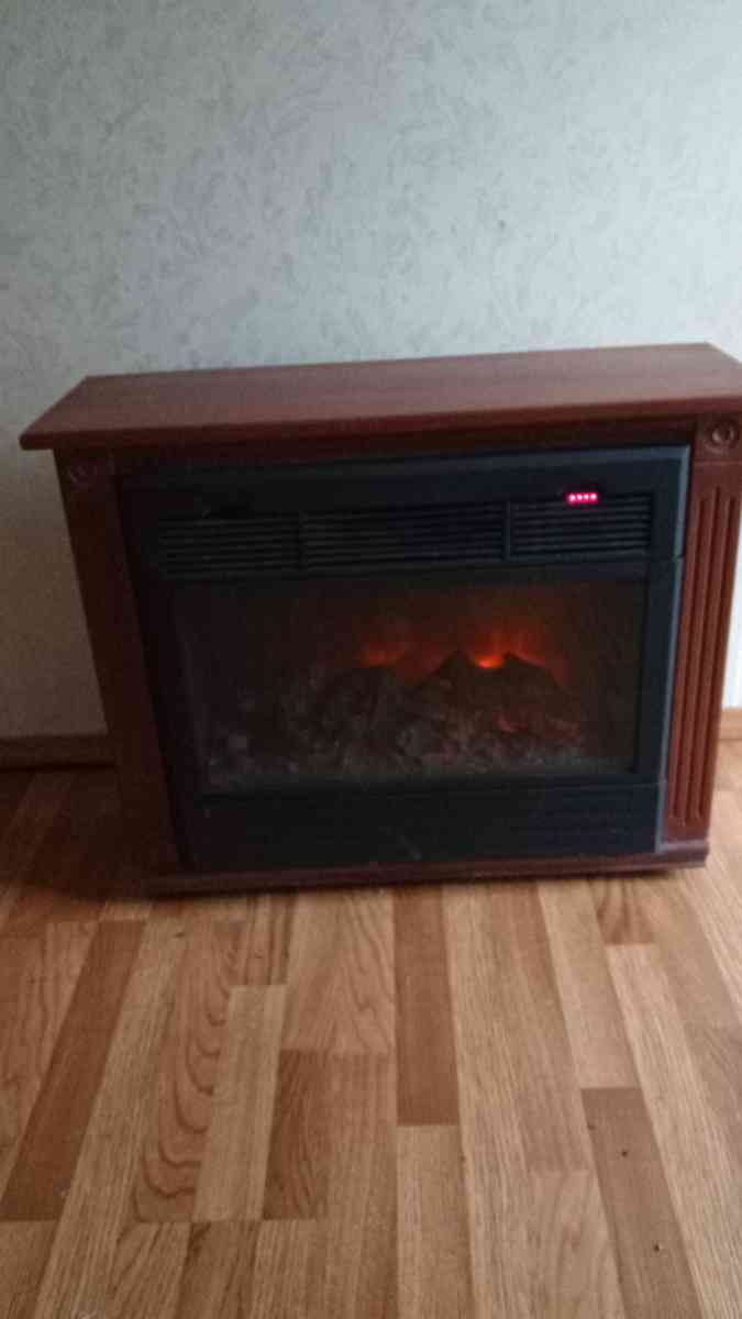 electric fireplace heater works excellent in mint condition - Asheville, North Carolina
