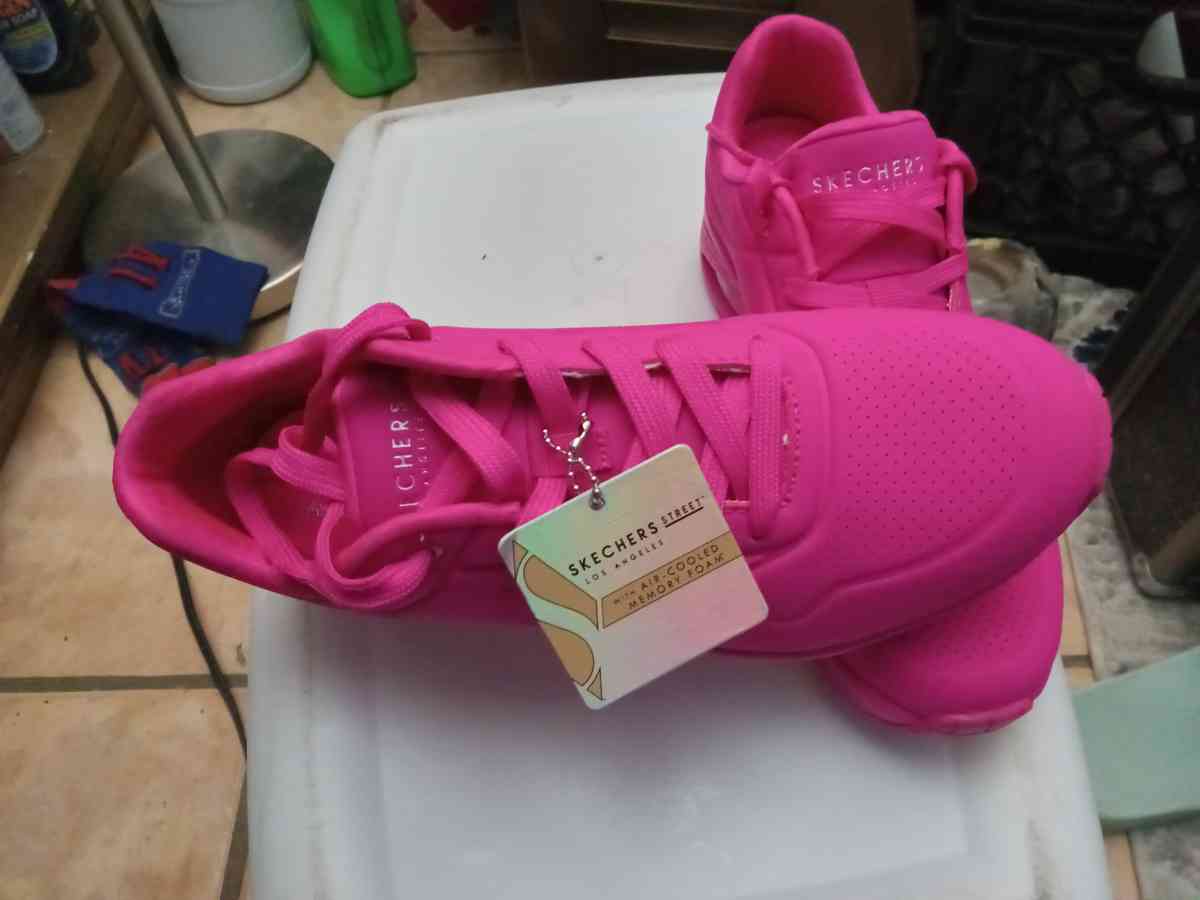 womens hot pink sketchers - Bradenton, Florida
