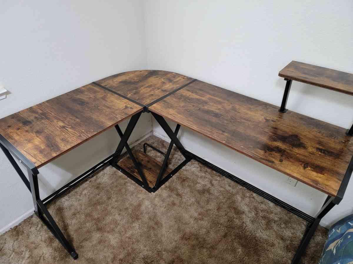 L shaped desk - Chico, California - FleaMarketBay