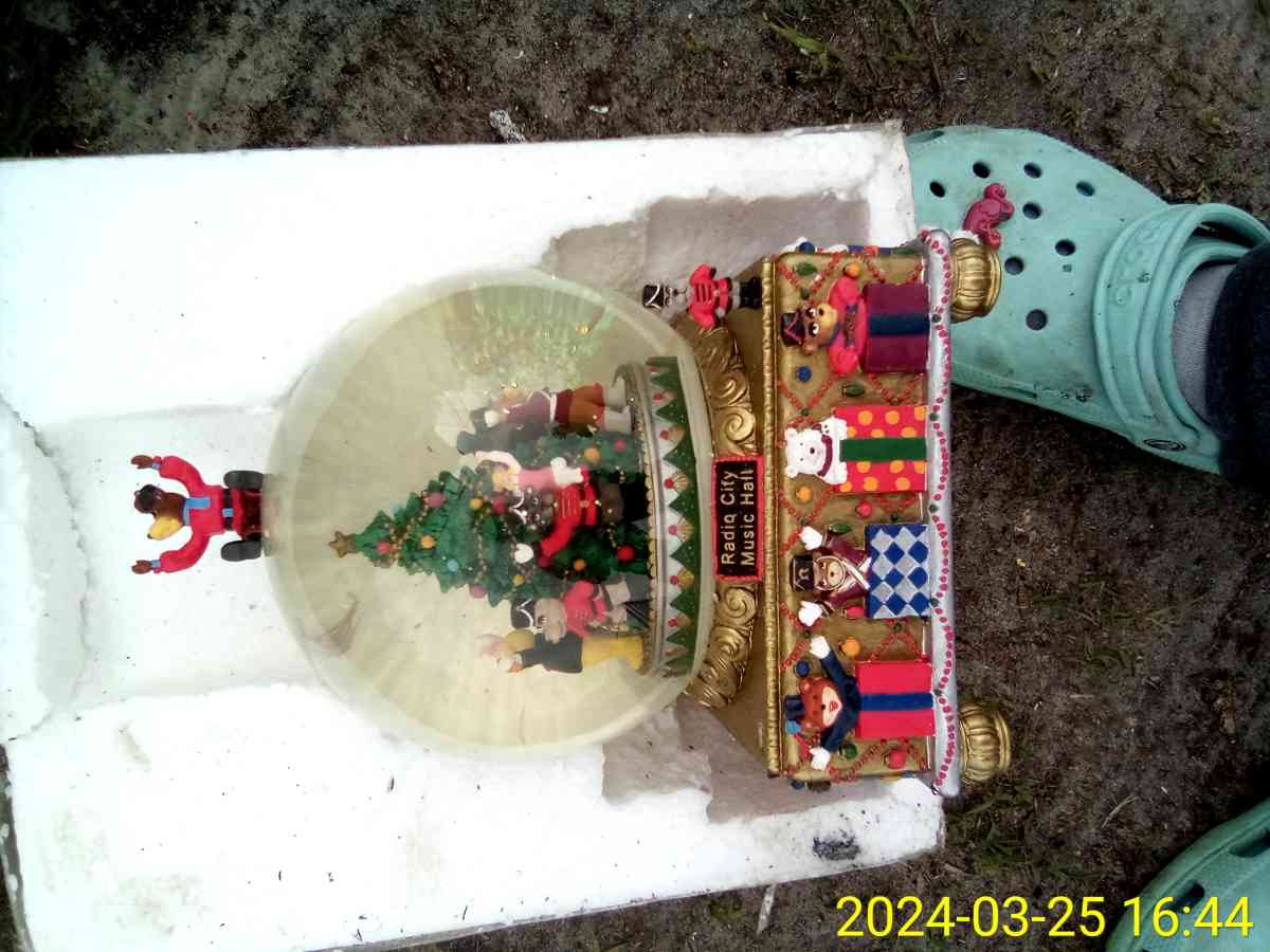 Christmas globes - Metter, Georgia