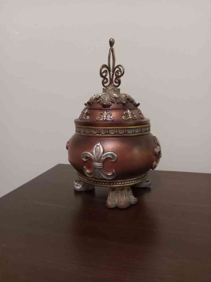 Antique Vases - Somerville, Tennessee - FleaMarketBay