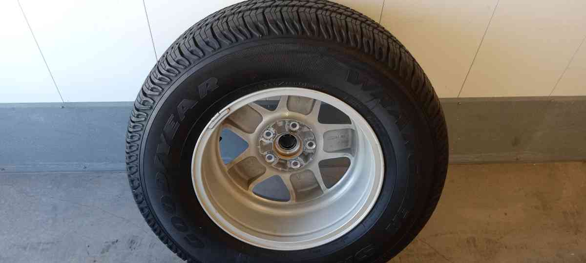 the tire rim R17 for the jeep whangler 2011 - Adelanto, California - FleaMarketBay
