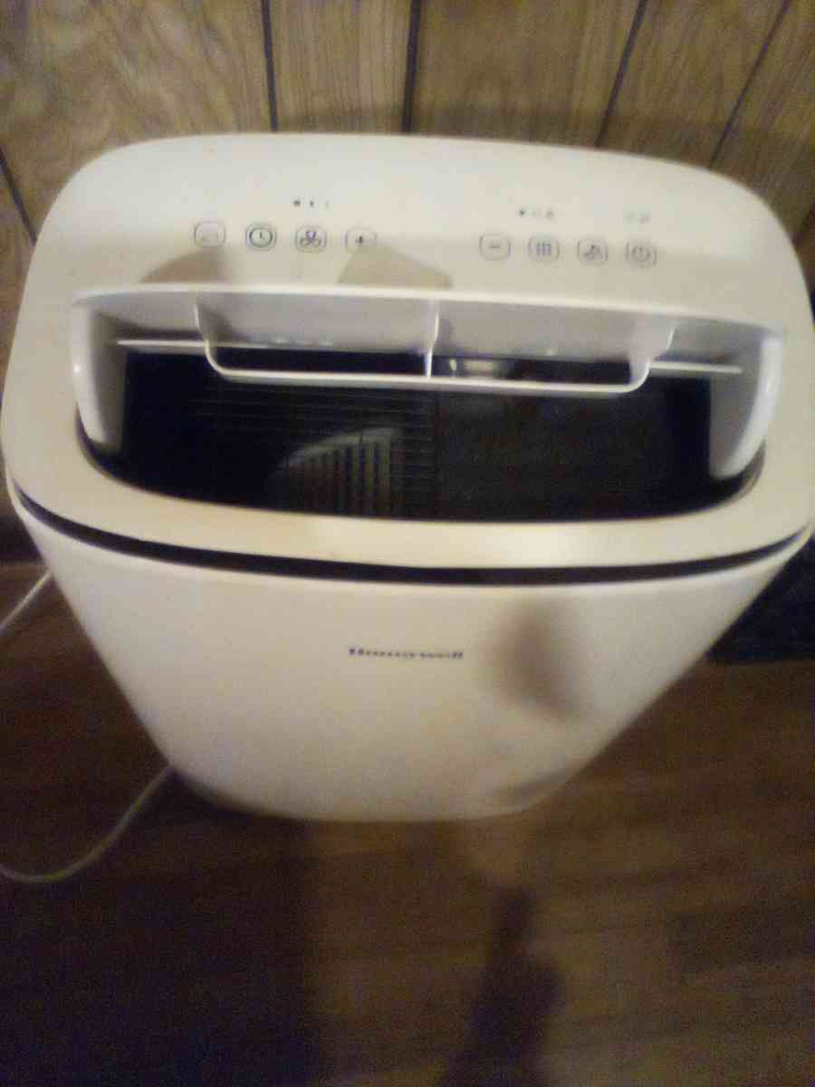portable humidifier and AC unit works very good - Oklahoma City, Oklahoma - FleaMarketBay