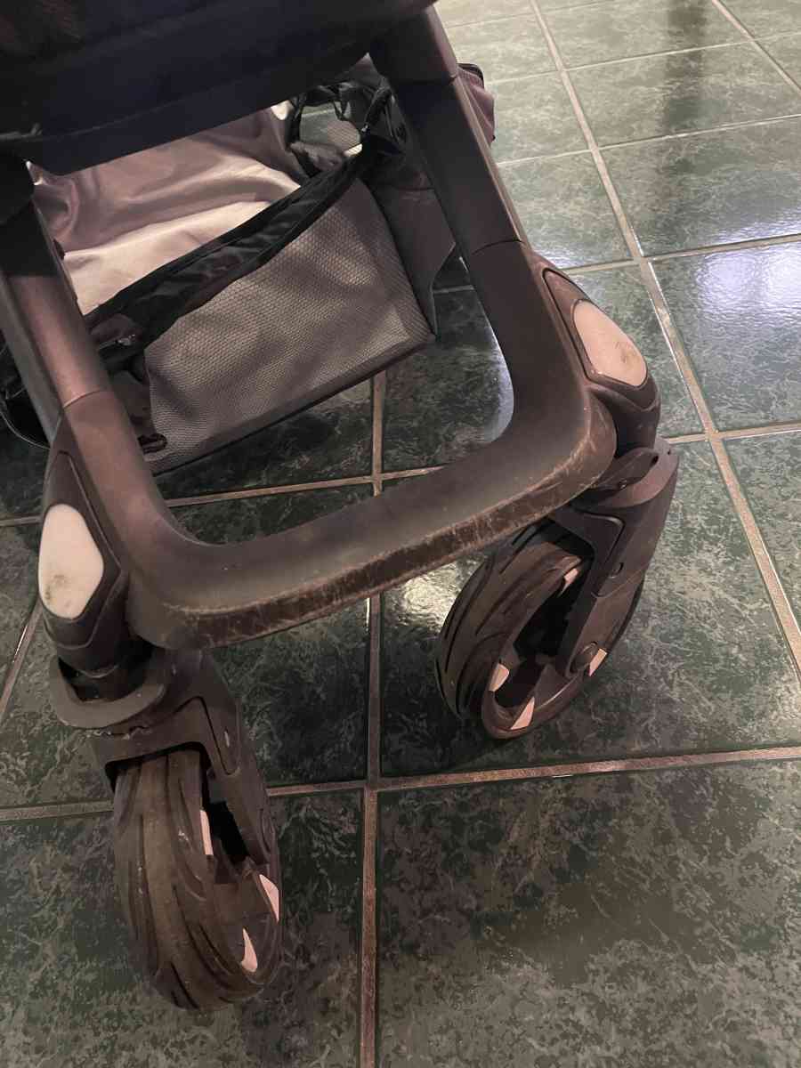 4 Moms moxi stroller - Lyndhurst, New Jersey - FleaMarketBay