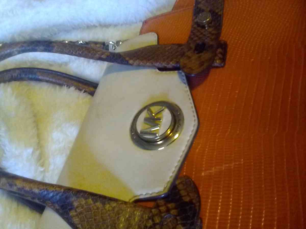 Michael Kors Crossbody Handbag Purse - Boston, Massachusetts - FleaMarketBay