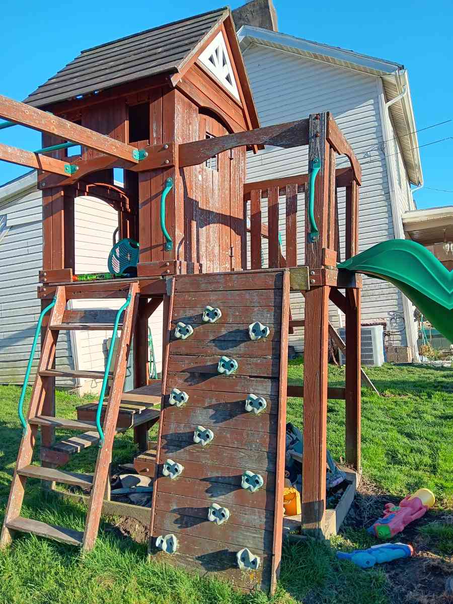 Complete kids playground - Fayette City, Pennsylvania - FleaMarketBay