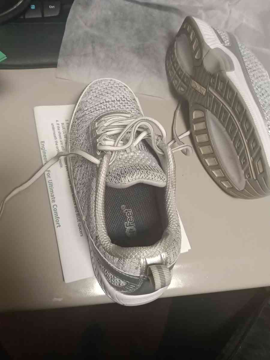 Ortho feet womens size 5 and a half extra wide - Torrance, California - FleaMarketBay