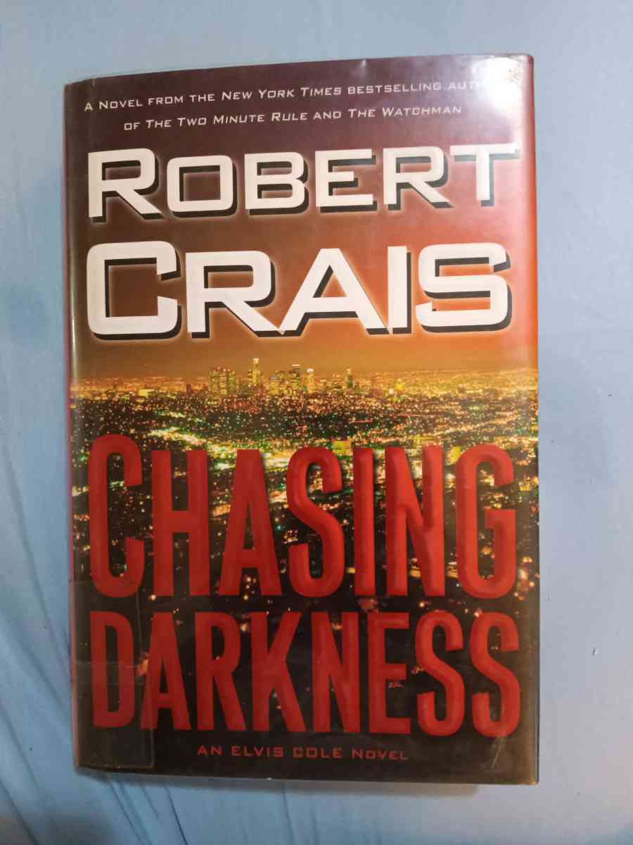Book called Chasing Darkness by Robert  Crais - Louisville, Kentucky
