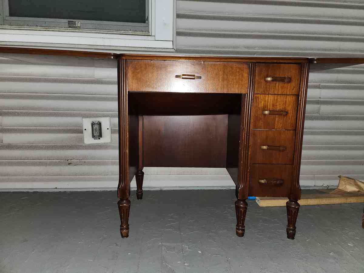 Vintage Sewing Desk With Sewing Machine - South Plainfield, New Jersey - FleaMarketBay