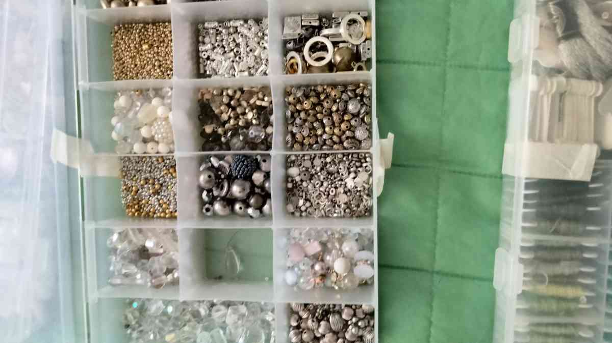 lots of gems and stones to make jewelry - Catasauqua, Pennsylvania - FleaMarketBay