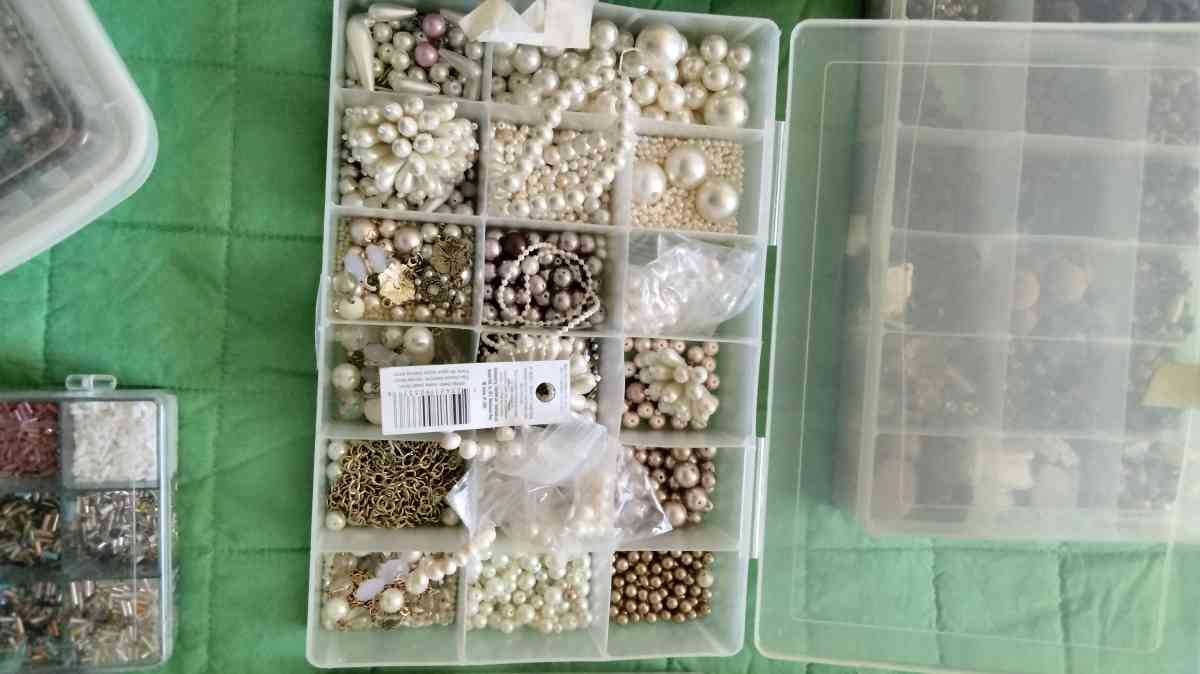lots of gems and stones to make jewelry - Catasauqua, Pennsylvania - FleaMarketBay