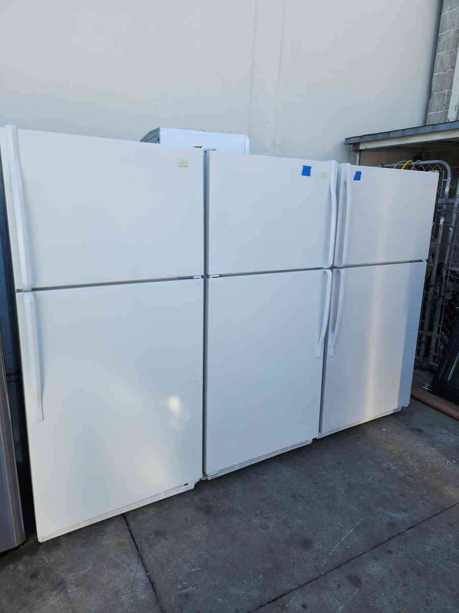 WHIRLPOOL 18CUFT FRIDGE - Santa Ana, California - FleaMarketBay