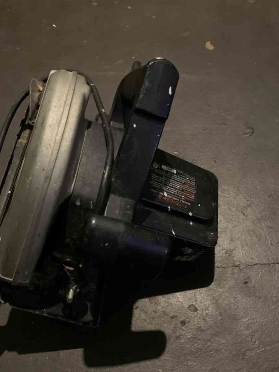 Craftsman circular saw  7 and 1 4th 120v - Erie, Pennsylvania - FleaMarketBay