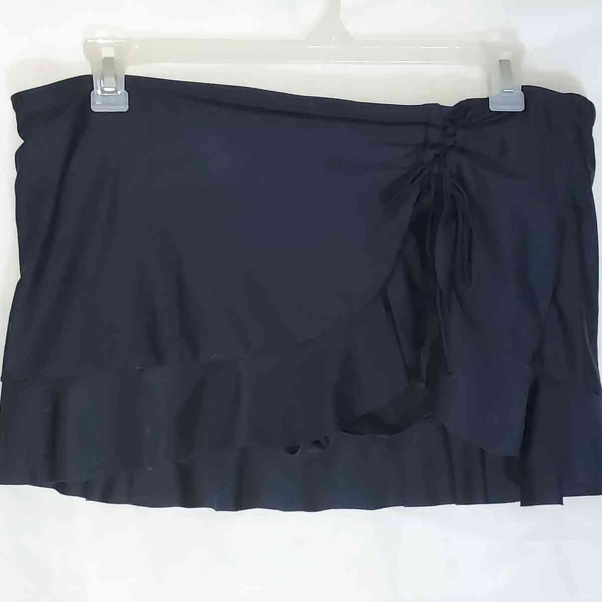 swim skirt black large - Milledgeville, Georgia - FleaMarketBay