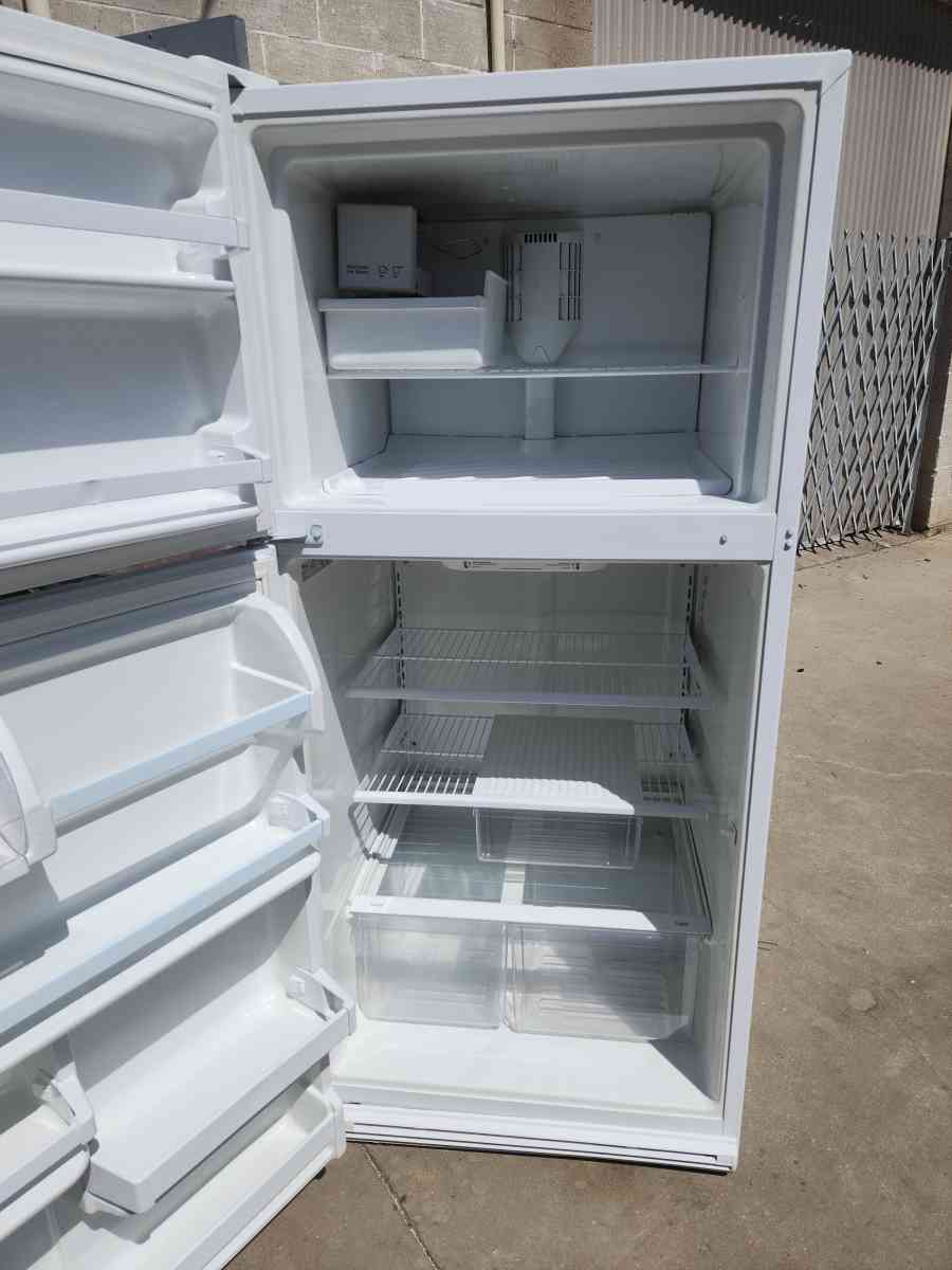 WHIRLPOOL 18CUFT FRIDGE - Santa Ana, California - FleaMarketBay