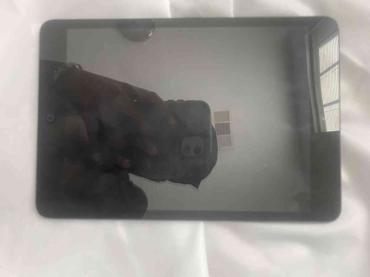 iPhone SE 64GB with iPad Air - Atlanta, Georgia - FleaMarketBay