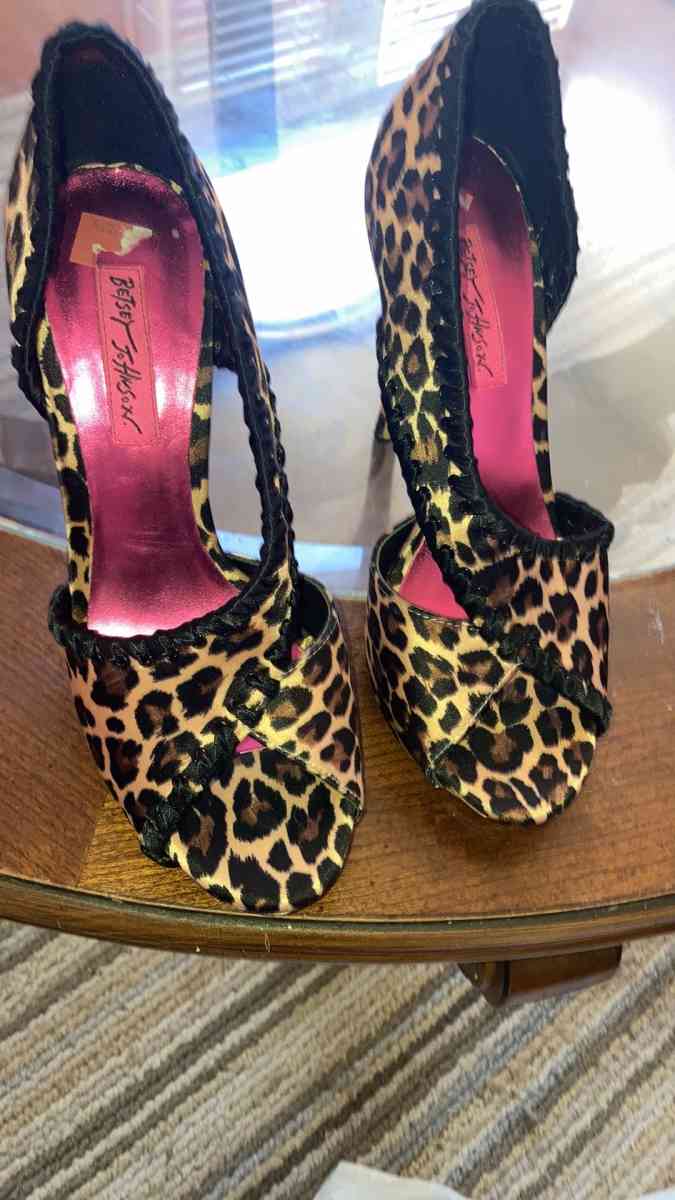 heels - Riverside, California - FleaMarketBay