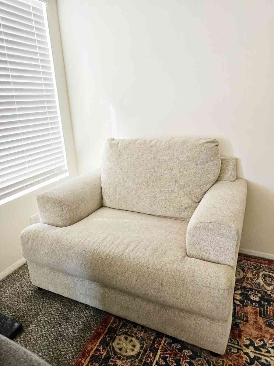 White Ashley Oversize Armchair - El Paso, Texas