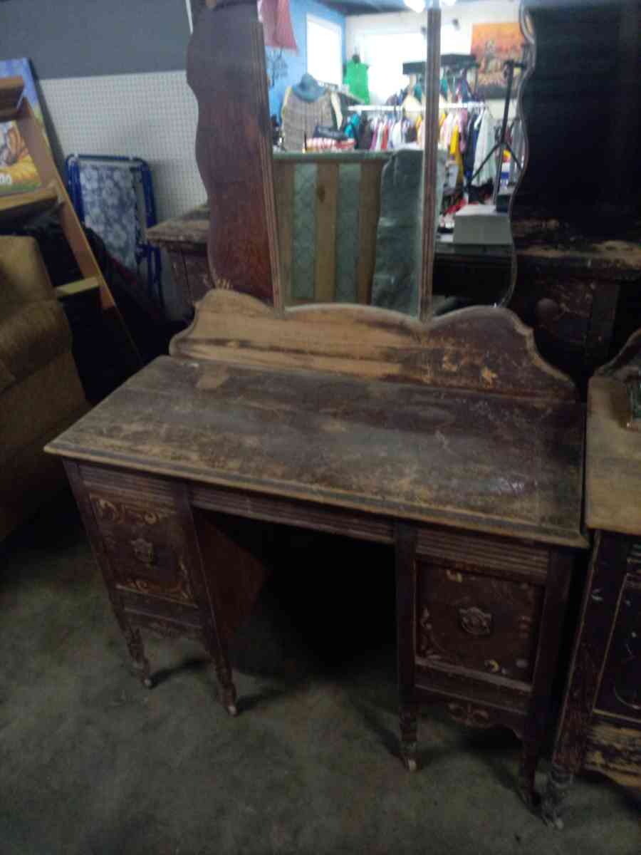 antique furniture - Savannah, Georgia - FleaMarketBay