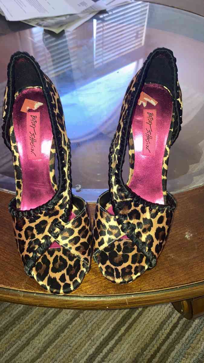 heels - Riverside, California - FleaMarketBay