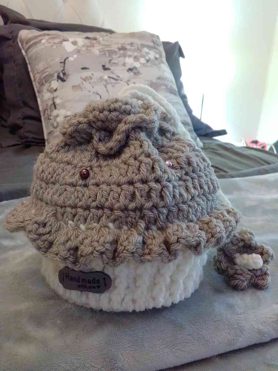 Crocheted chocolate cupcake pouch - Cuddebackville, New York