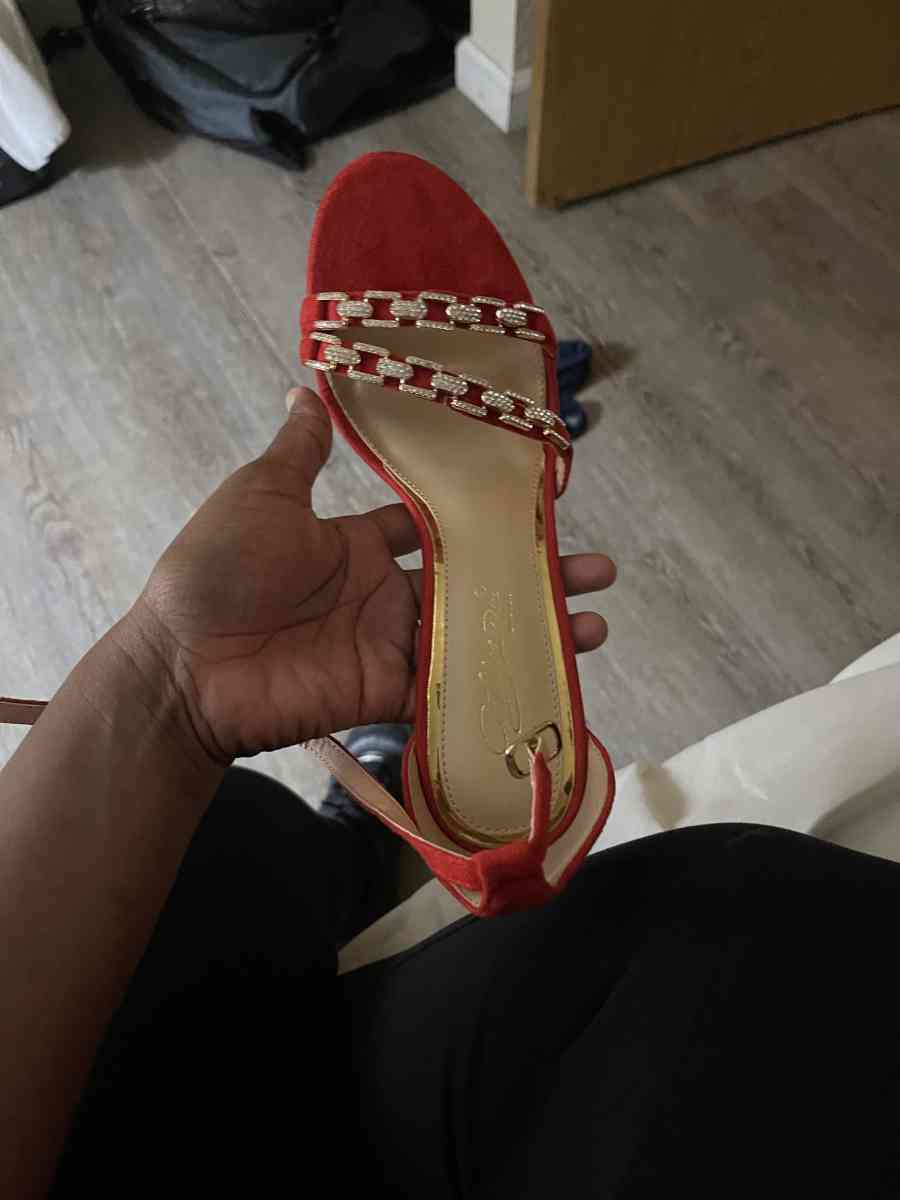 RED HEELS - Las Vegas, Nevada - FleaMarketBay