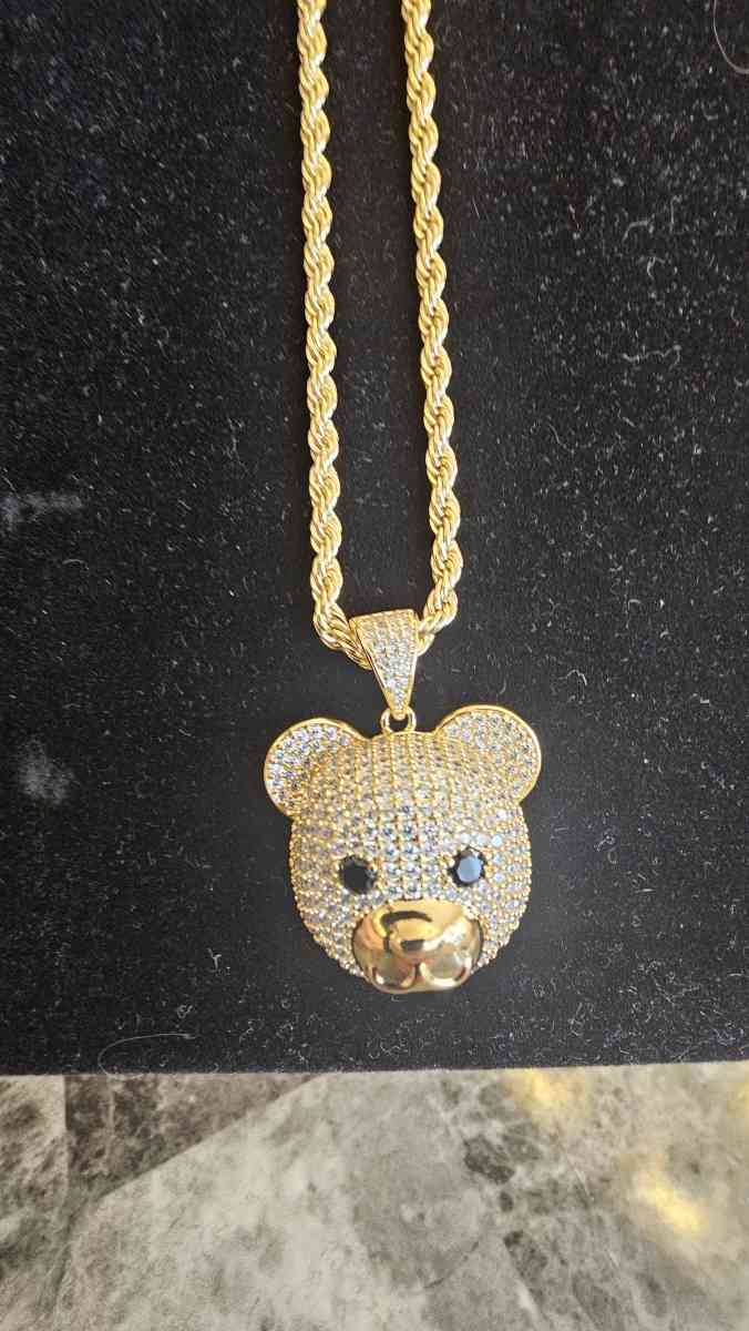 neckless with pedant 18 inch - Rochester, New York - FleaMarketBay