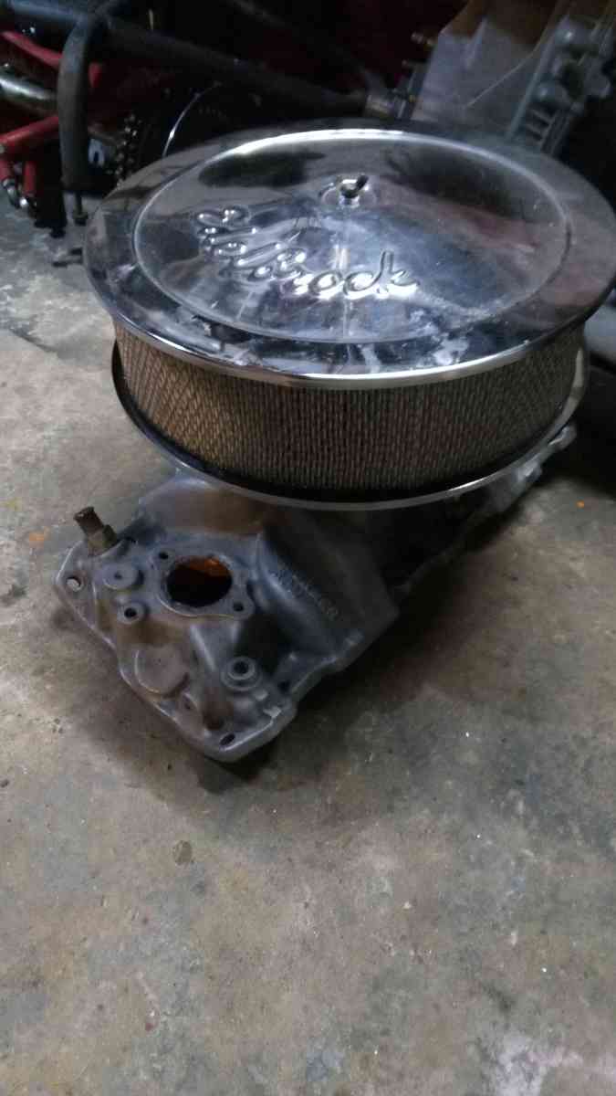 Edelbrock Carb 650 4 high Rise Intake and a 14 breather - Abilene, Texas - FleaMarketBay