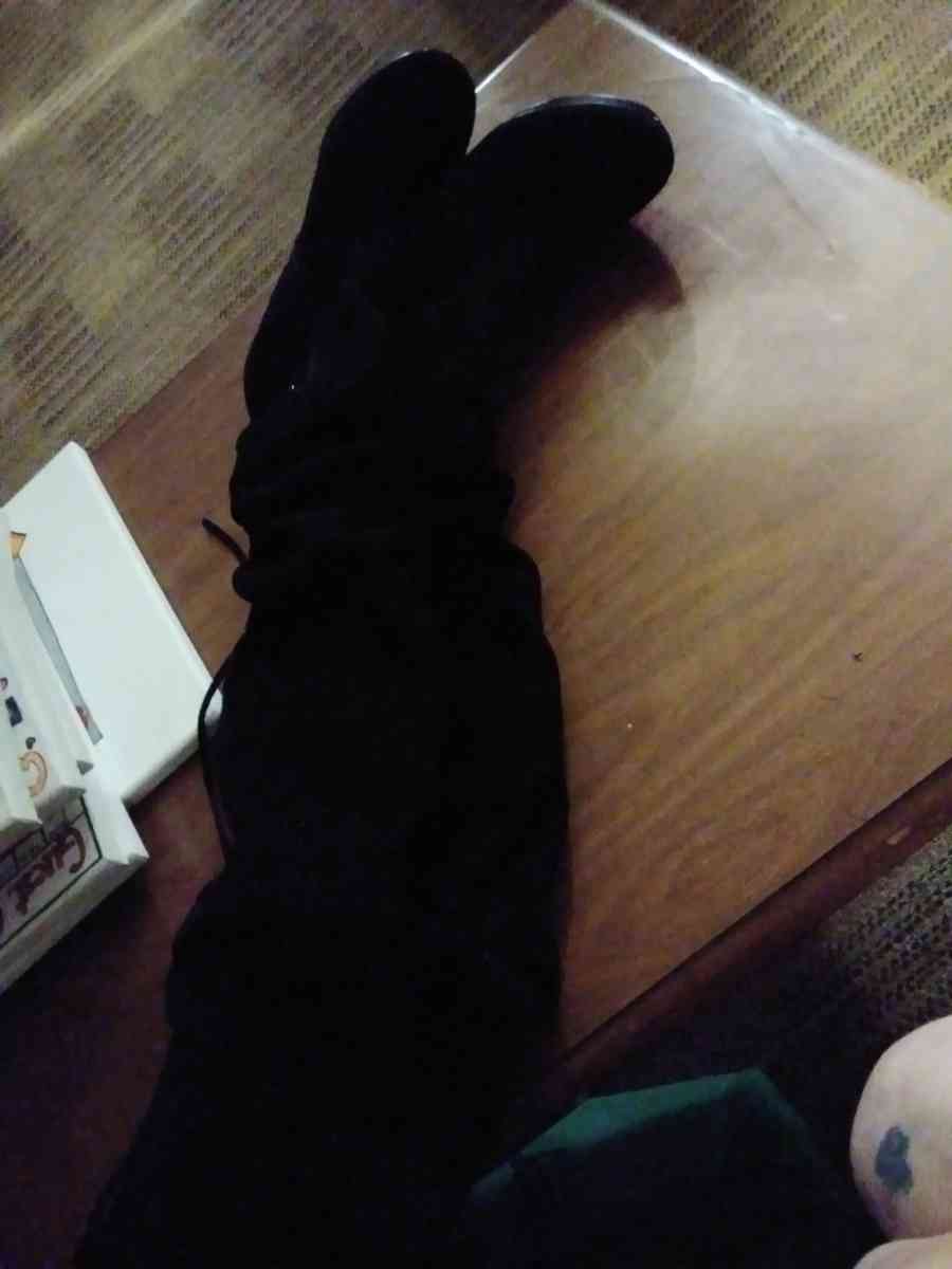 thigh high boots - Fayetteville, North Carolina - FleaMarketBay