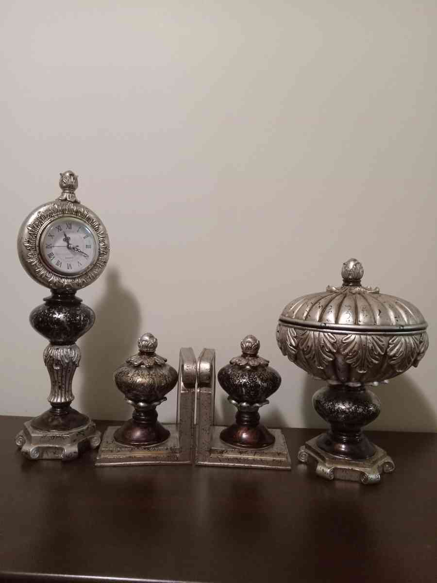 Collectibles set Cermaic Floral Vase - Somerville, Tennessee