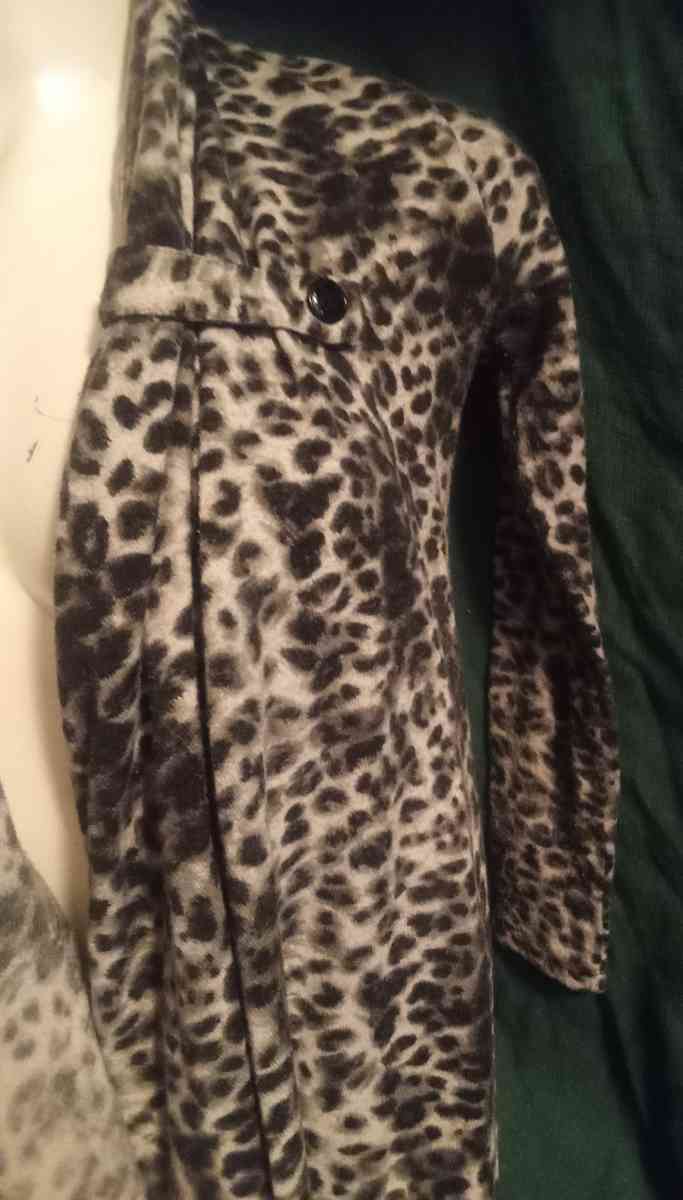Cecico Small Leopard Print Shrug Cardigan - Spencer, Oklahoma - FleaMarketBay