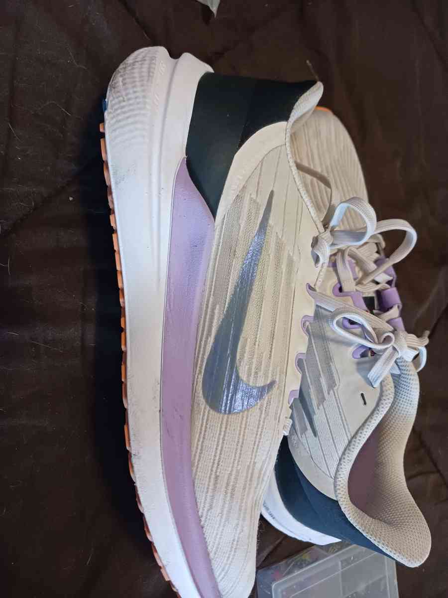 womens nike shoes - Minneapolis, Minnesota - FleaMarketBay