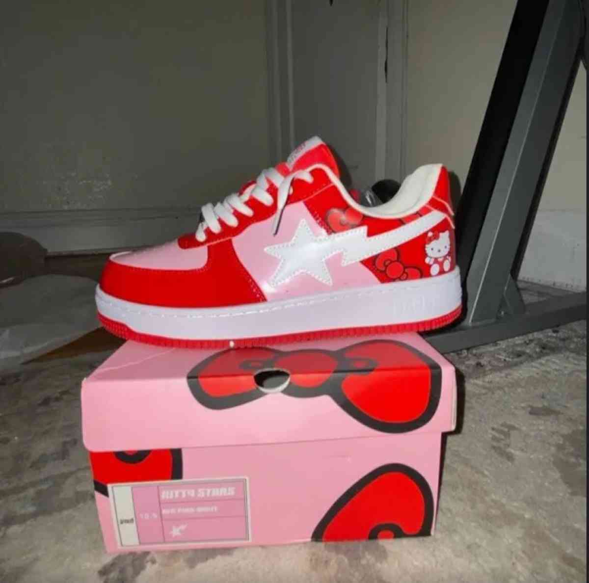 limited edition hello kitty shoes - Alicia, Arkansas - FleaMarketBay