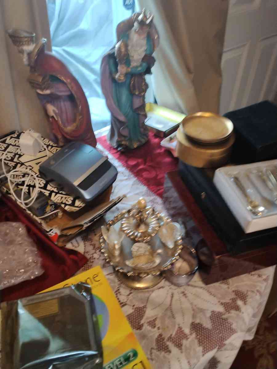 everything - Cathedral City, California - FleaMarketBay