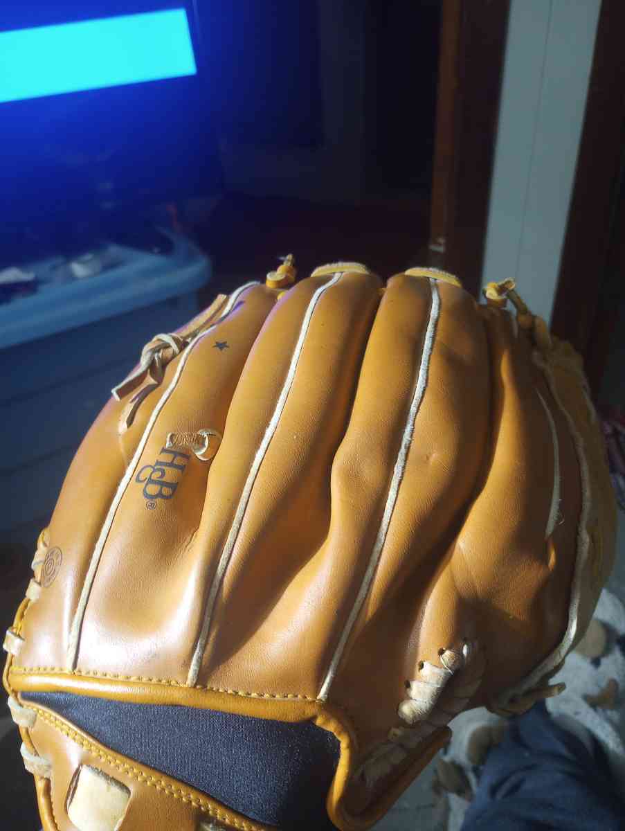 Louisville slugger baseball glove size 125 - Baltimore, Maryland - FleaMarketBay