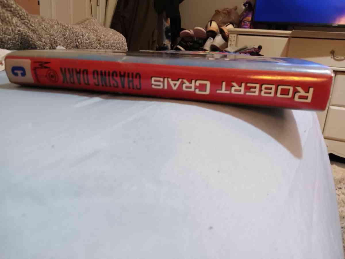 Book called Chasing Darkness by Robert  Crais - Louisville, Kentucky - FleaMarketBay