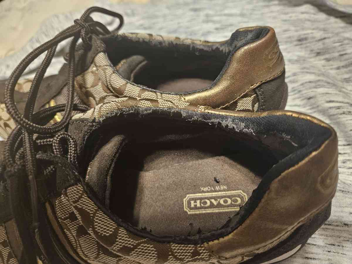 Coach womens size 10 shoes - Birmingham, Alabama - FleaMarketBay
