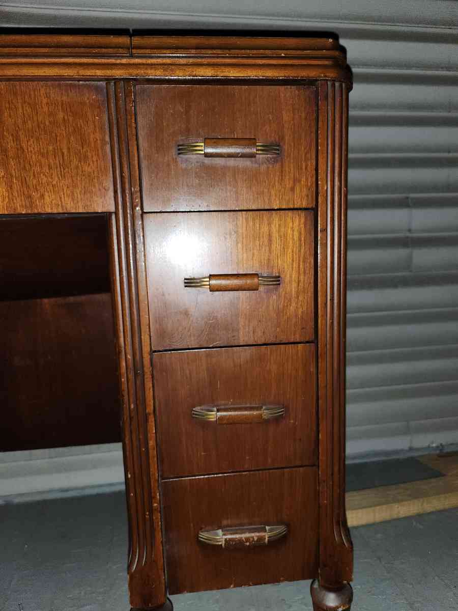 Vintage Sewing Desk With Sewing Machine - South Plainfield, New Jersey - FleaMarketBay